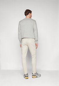 Les Deux BALLIER TRACK PANTS - Treniņtērpa apakšdaļas - light sand