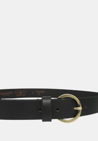 Cintura in pelle nera con una fibbia circolare in tono oro, caratterizzata da una superficie liscia e numerosi fori di regolazione. Elementi di design minimalisti.