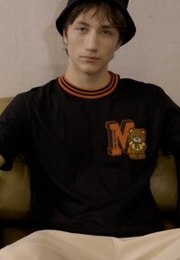MOSCHINO INSTITUTIONAL - T-shirt estampada - black