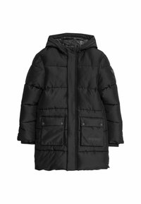 Zwarte pufferjack met capuchon, voorzien van een voorste ritssluiting, twee knoopzakken en een gequiltde textuur. Rubberen logo-opdruk op de mouw.