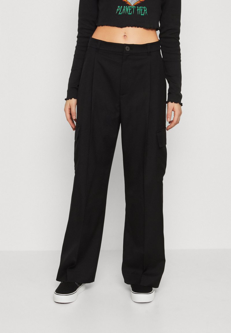 Monki Cargo Trousers Black Dark black Zalando ie monki-cargo-trousers-black-dark-black-zalando-ie