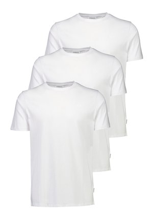 Tre ensfarvede hvide T-shirts med korte ærmer og rund hals, stablet på række, vist på en hvid baggrund uden nogen personer synlige.