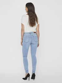 Vero Moda VMTANYA PIPING JEANS - Jeggings - light blue denim
