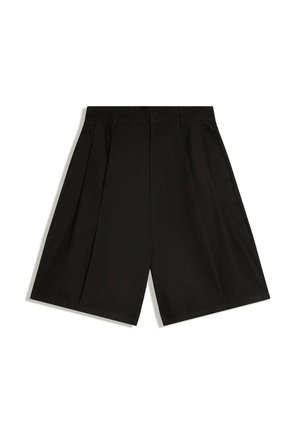 Bershka, BALLOON FIT DARTED - BERMUDA SHORTS - Shorts - black