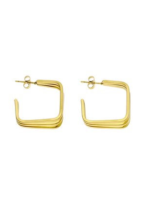 Pereche de cercei tip cerc pătrat din metal cu finisaj auriu lustruit, cu design stratificat și închideri cu post pe fundal alb.
