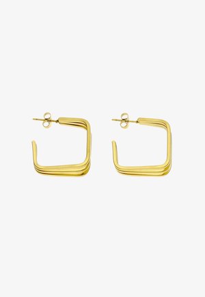 Para polerowanych kolczyków kołowych w kształcie kwadratu o złotym odcieniu, z warstwowym wzorem i zapięciami na sztyfty, na białym tle.