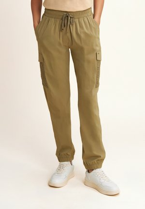 Freddy IN CON RICAMI SANGALLO SULLE TASCHE - Pantalones - aloe