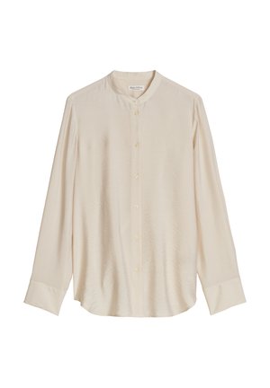 Lichtcrèmekleurige blouse met lange mouwen, een Mandarin-kraag, knoopsluiting aan de voorkant en brede manchetten, gemaakt van een gladde, lichte stof.