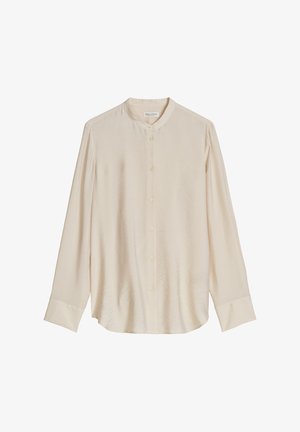 Blouse crème à manches longues avec col mandarin, boutonnée sur le devant et larges poignets, confectionnée dans un tissu lisse et léger.