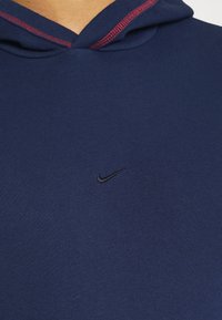 Nike Performance FC HOODIE - Felpa con cappuccio - midnight navy/habanero red/black