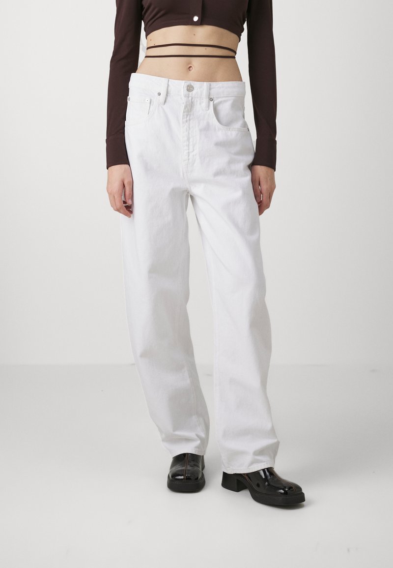 FRAME - BARREL - Straight leg jeans - white, Enlarge