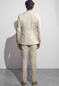 Reiss REGULAR FIT BLOOMFIELD   - Hlače za odijelo - stone