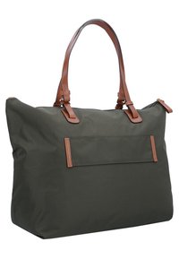 Sac fourre-tout vert olive avec des poignées et des accents en cuir marron. Dispose d'une poche avant et d'une texture de tissu lisse et durable.