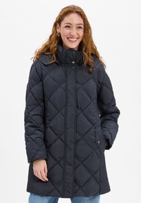 Dunkelblau gesteppter Mantel mit Diamantsteppung, hohem Kragen, Druckknopfverschluss und Seitentaschen, mit langen Ärmeln und strukturiertem Design.