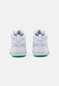 Nike Sportswear COURT BOROUGH MID UNISEX - Visoke tenisice - white/football grey/stadium green