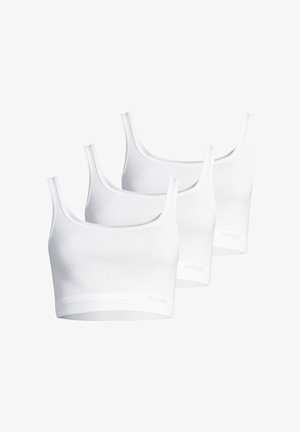 Drei weiße Baumwoll-Camisole-Oberteile mit breiten Trägern, nahtlosem Design und elastischen Bündchen am Saum für Komfort und Halt.