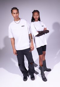 YOURTURN UNISEX - Triko s potiskem - light grey