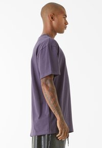 9N1M SENSE FLOWER TEE - Marškinėliai su spaudiniu - purplenight