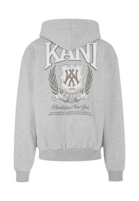 Felpa grigia con cappuccio caratterizzata da una grande stampa grafica di "KANI" e un motivo a scudo sulla schiena, con polsini e vita a costine.