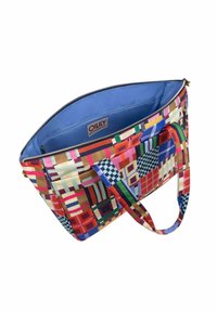 Multikleurige stoffen draagtas met geometrische patronen, een blauwe binnenkant en dubbele handvatten. Heeft een ritsopening voor een veilige sluiting.