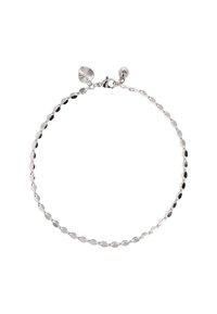 Stříbrný náramek s propojenými oválnými články, ozdobený přívěskem a zapínáním. Hladký povrch s lesklým efektem.