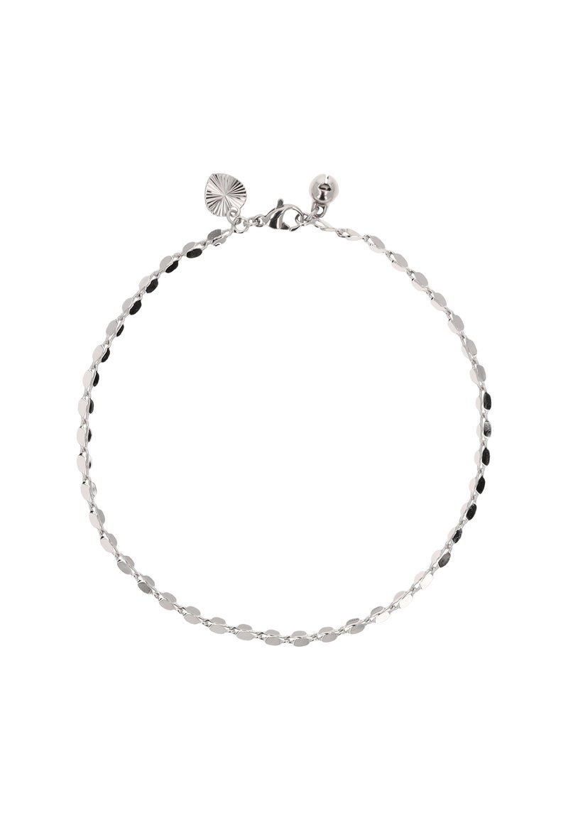 Stříbrný náramek s propojenými oválnými články, ozdobený přívěskem a zapínáním. Hladký povrch s lesklým efektem.