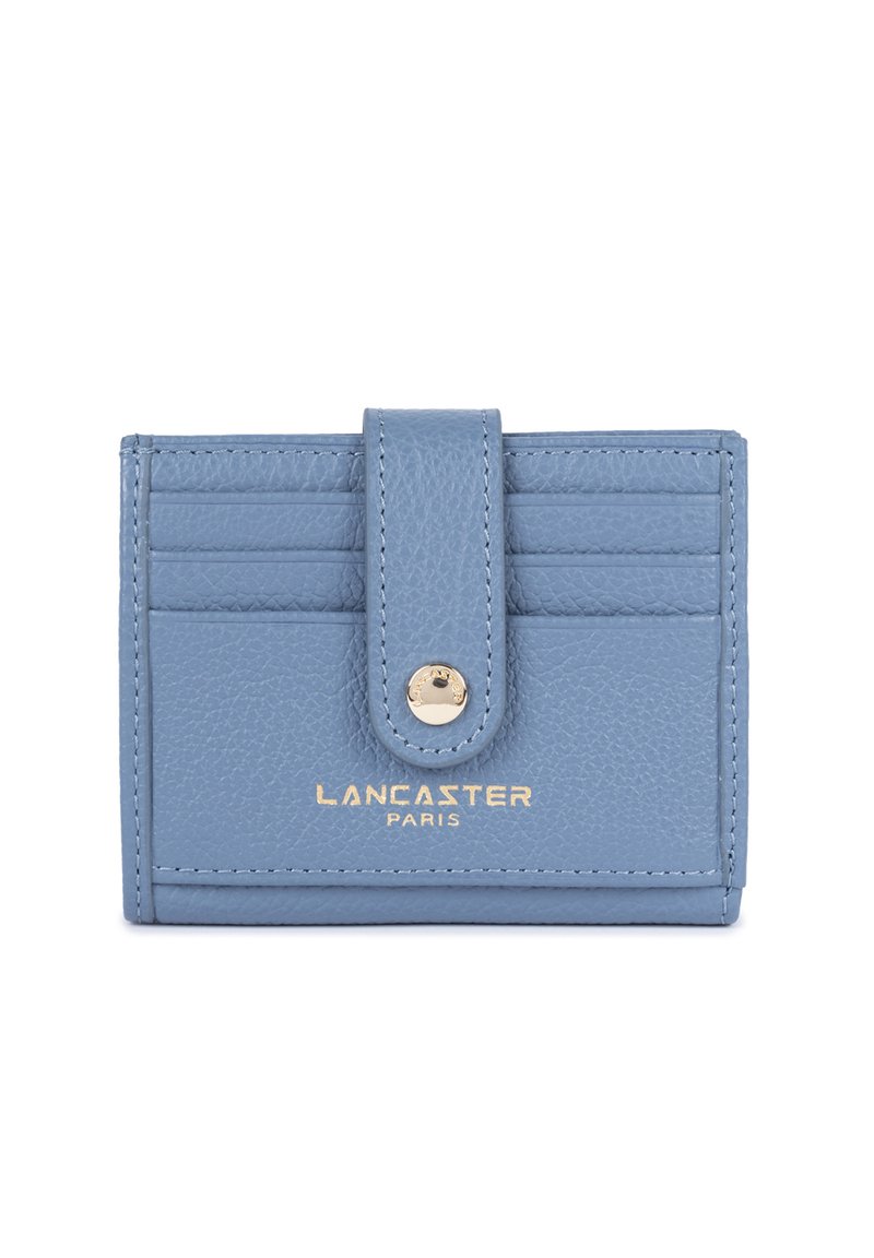 Portafoglio in pelle blu con più scomparti, chiusura a scatto e logo dorato sull'anteriore. Superficie testurizzata e finitura liscia.