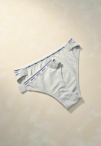 Unselected, grey marl