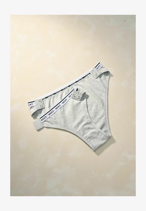 Grå bomulls-bikini med en tunn svart och vit logoband, med justerbara sidoflikar och en mjuk textur.