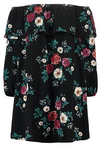 Svart off-the-shoulder klänning med blommönster i nyanser av röd, vit och grön, med puffärmar och volangad halsringning.