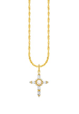 Goldene gedrehte Kettenhalskette mit einem Kreuzanhänger, der eine zentrale Perle und rechteckige klare Edelsteine an jedem Arm aufweist.