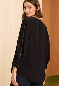 Love & Roses HARDWARE REGULAR FIT czarny