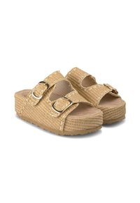Sandalias de plataforma trenzadas en color beige con dos correas ajustables de hebilla, superficie texturizada y una plantilla acolchada para mayor comodidad.