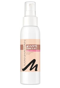 Bouteille spray blanche avec un distributeur à pompe. Dispose d'une étiquette beige avec du texte et des graphiques noirs. Contient un apprêt et un spray fixateur pour le maquillage.