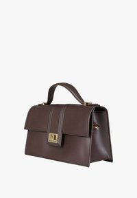 Borsa a mano in pelle marrone con design strutturato, manico superiore, dettagli in metallo dorato e chiusura a pattina con cuciture verticali.