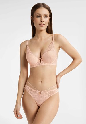 ESOTIQ TILIE - Stringi