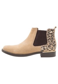 Stivaletto beige in suede con un pannello laterale elastico marrone, dettaglio leopardato e una piccola applicazione in oro sul retro. Tacco basso.
