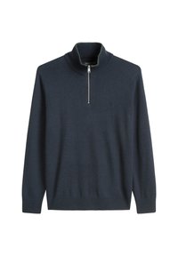 Pulover închis la culoare, de un albastru marin, cu guler înalt și închidere cu fermoar. Fabricat din material moale, prezintă un logo discret pe piept și manșete canalate.
