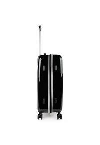 Maleta rígida negra con acabado brillante, que presenta dos franjas verticales blancas, un asa telescópica de aluminio y cuatro ruedas.