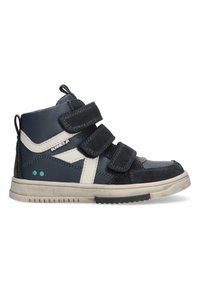 Sneakers alta per bambini in pelle blu navy con accenti bianchi e neri. Presentano tre cinghie in velcro e una suola in gomma testurizzata.