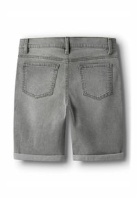Shorts en denim gris avec des ourlets roulés, comprenant deux poches arrière. Le tissu a une finition lisse et légèrement texturée.