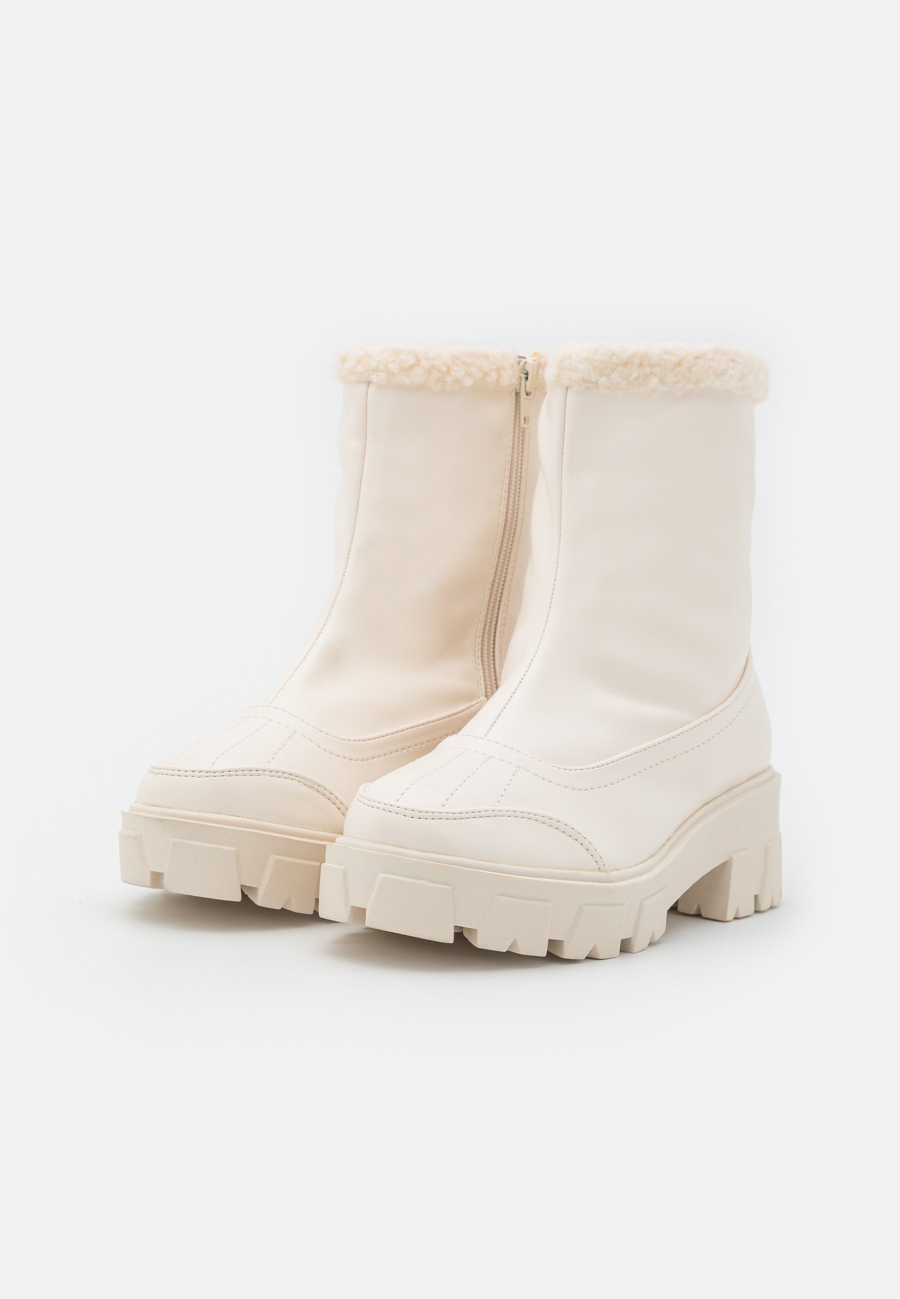 wide snow boots