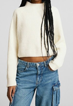 Bershka Strickpullover - white
