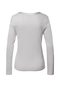 Långärmad t-shirt i ljusgrå, med rundad halsringning och slät textur. Designad utan synliga logotyper eller mönster.