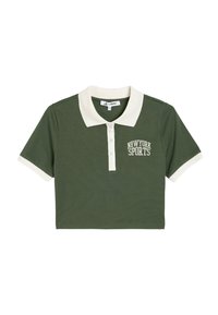 Grøn kortærmet polo skjorte med hvid krave og manchetter, som har 'NEW YORK SPORTS' broderet i hvid på venstre side. 100 % bomulds materiale.