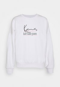 Sudadera blanca con cuello redondo, puños y dobladillo de canalé, con "Kam’s karl kani-jeans" impreso en negro y verde en la parte frontal.
