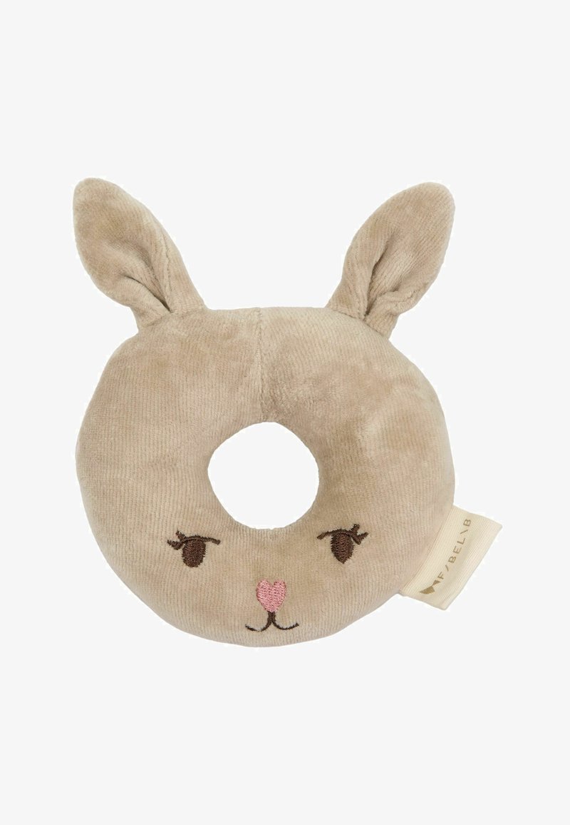 Anneau de dentition pour bébé en beige doux, en forme de tête de lapin avec yeux brodés, nez rose et deux grandes oreilles tombantes.