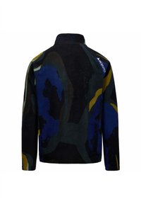 Giacca in pile con un motivo astratto multicolore in blu, verde, giallo e nero. Collo alto con branding discreto sulla spalla.