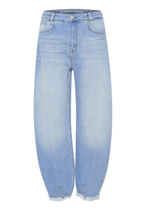 Jeans in denim blu chiaro con vestibilità rilassata, caratterizzati da un orlo sfilacciato e tasche posteriori. Finitura invecchiata con leggere sfumature per aggiungere texture.