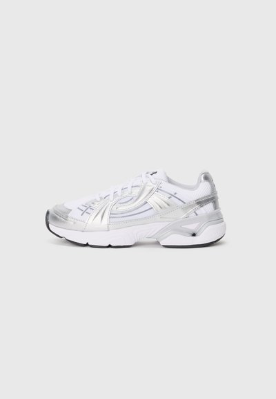Under Armour SOLA